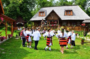 Фотографии Лоджи Pensiunea Rustic Oncesti г. Onceşti (Румыния) №1 Фото Лоджи Pensiunea Rustic Oncesti г. Onceşti 1